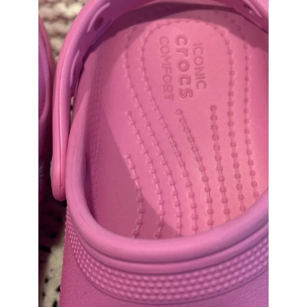 Crocs Classic Crush Clogs Pink Juniors Size 5 Barbie Pink beach pool travel vacy